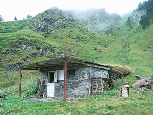 La construction d'une cabane sur l'estive de Sayette